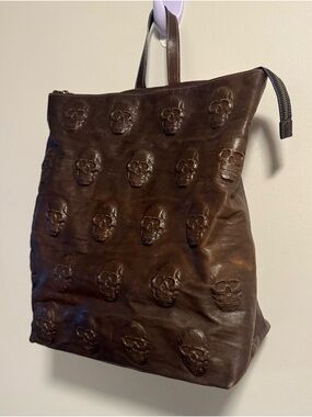 IO Pelle Italia 100% Genuine Leather Skull-Embossed Bag